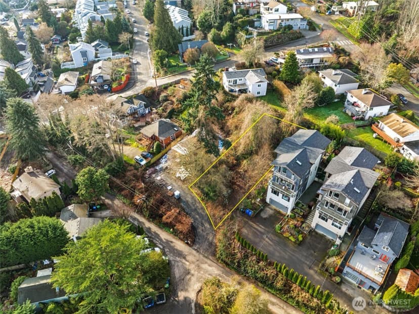 Property photo for 4019 Burton Place W, Seattle