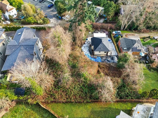 Property photo for 4019 Burton Place W, Seattle photo 2