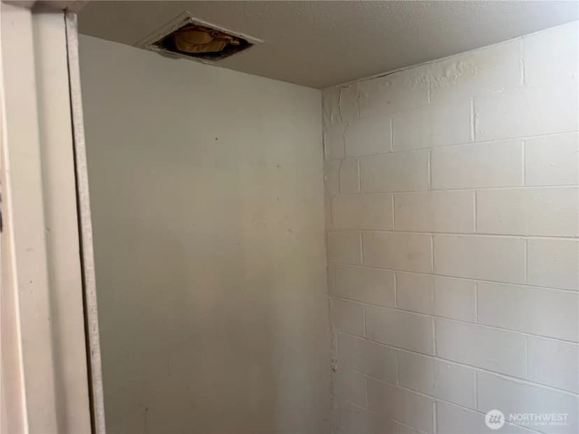Property photo for 420 Auburn Way N, Auburn photo 8