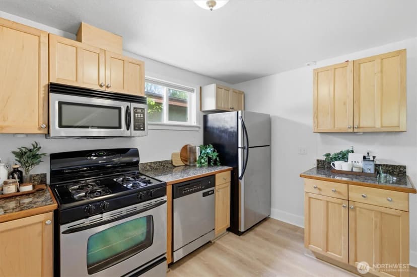 Property photo for 626 W Emerson Street, Seattle photo 10