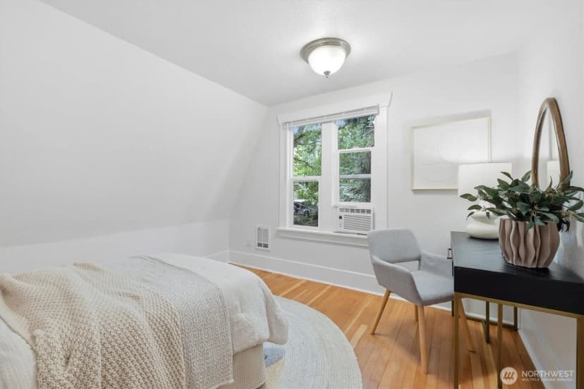 Property photo for 626 W Emerson Street, Seattle photo 28