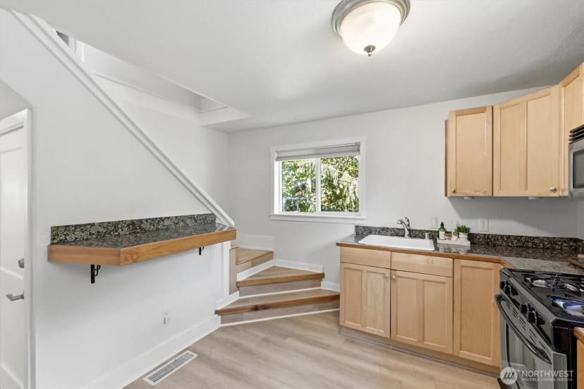 Property photo for 626 W Emerson Street, Seattle photo 12