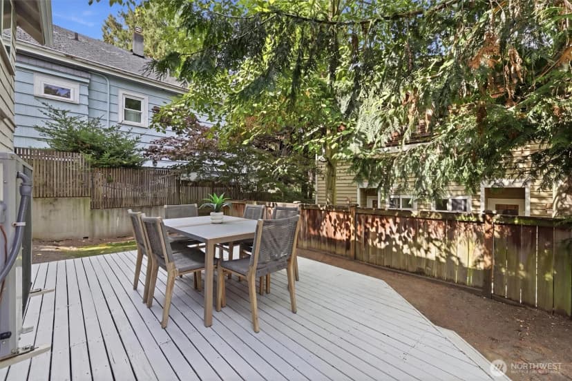 Property photo for 626 W Emerson Street, Seattle photo 30