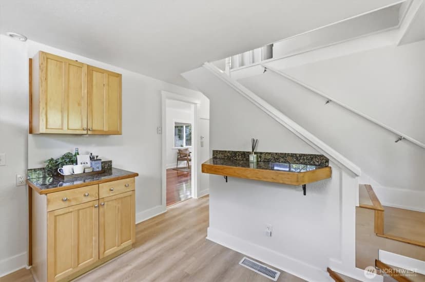 Property photo for 626 W Emerson Street, Seattle photo 11