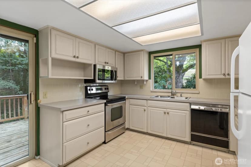 Property photo for 3322 102nd Avenue Ne, Bellevue photo 12