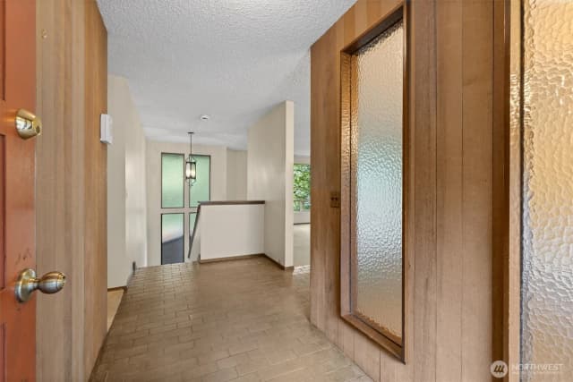 Property photo for 3322 102nd Avenue Ne, Bellevue photo 4