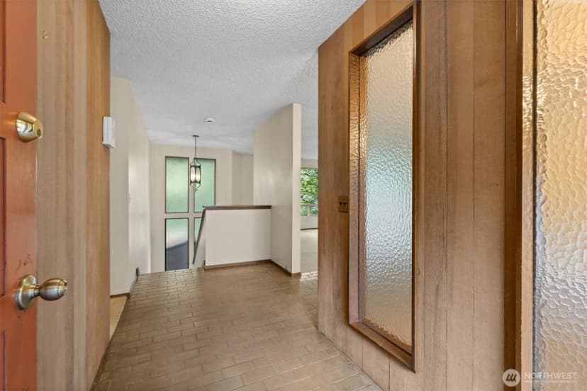 Property photo for 3322 102nd Avenue Ne, Bellevue photo 4