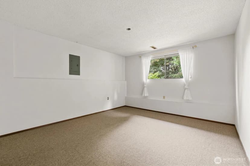 Property photo for 3322 102nd Avenue Ne, Bellevue photo 32