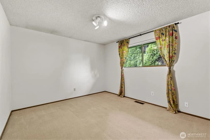 Property photo for 3322 102nd Avenue Ne, Bellevue photo 23