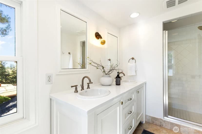 Property photo for 3829 45th Avenue Sw, Seattle photo 28