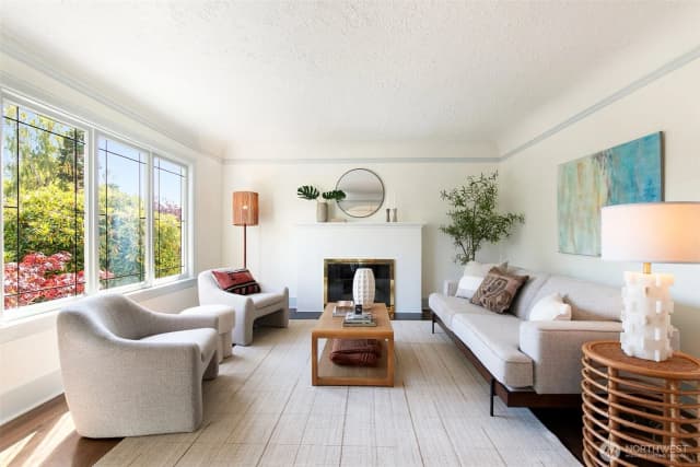 Property photo for 3829 45th Avenue Sw, Seattle photo 4