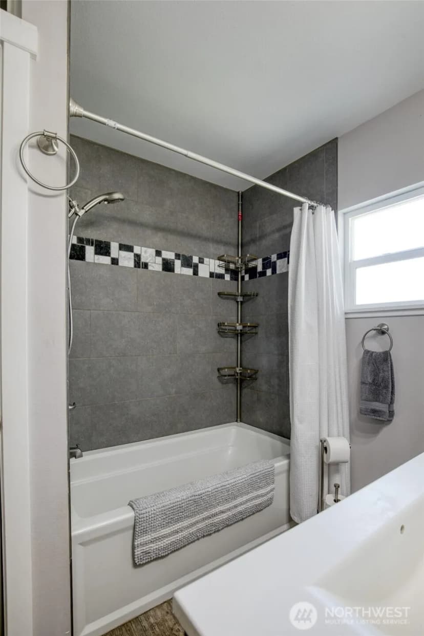 Property photo for 218 B Street, Cosmopolis photo 31