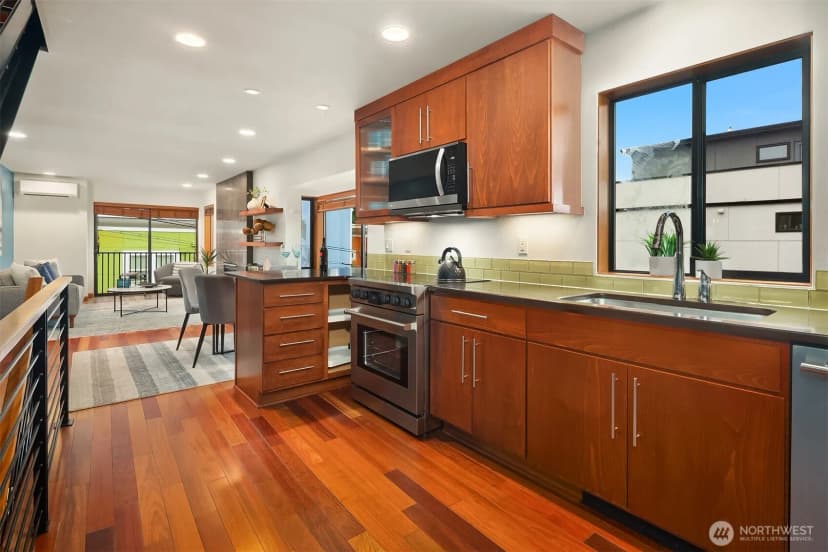 Property photo for 2423 Ne 75th Street, Seattle photo 17
