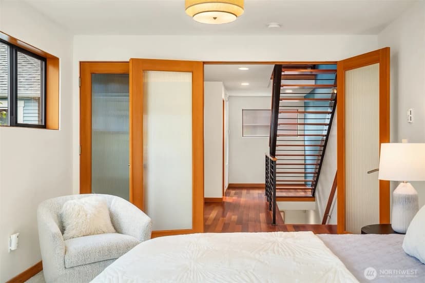 Property photo for 2423 Ne 75th Street, Seattle photo 5