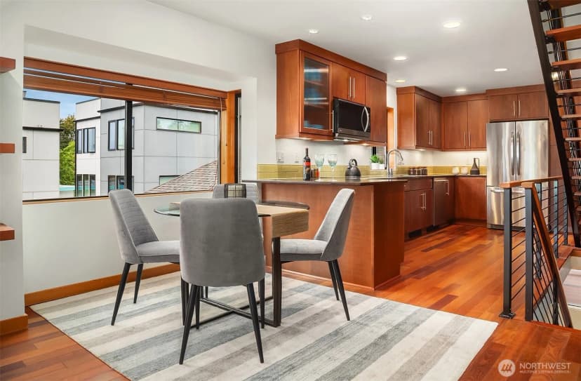 Property photo for 2423 Ne 75th Street, Seattle photo 13