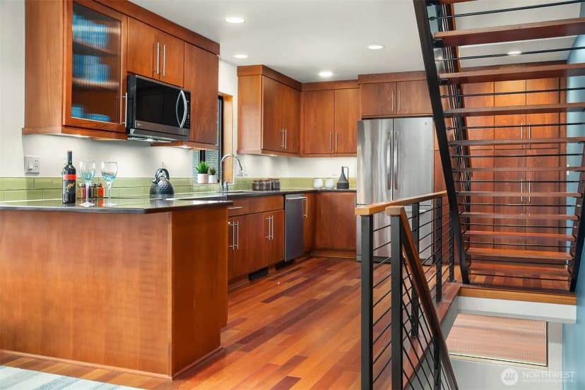 Property photo for 2423 Ne 75th Street, Seattle photo 14