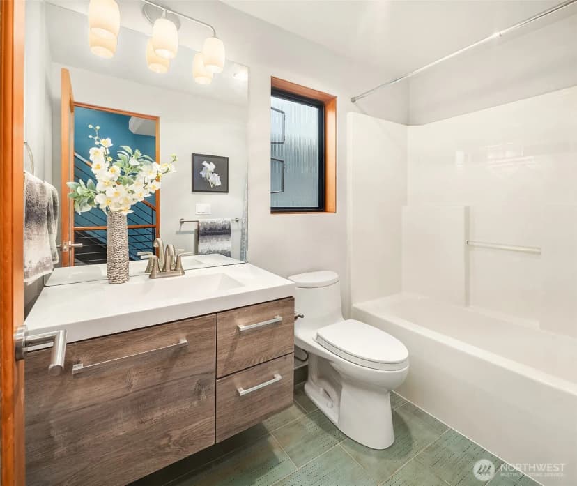 Property photo for 2423 Ne 75th Street, Seattle photo 7