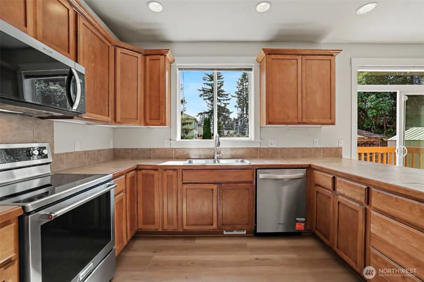 Property photo for 2021 Ne 25th Place, Renton photo 12