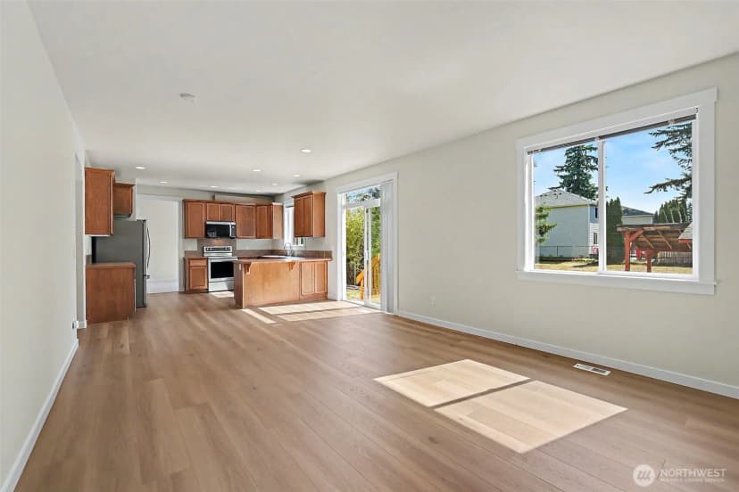 Property photo for 2021 Ne 25th Place, Renton photo 16