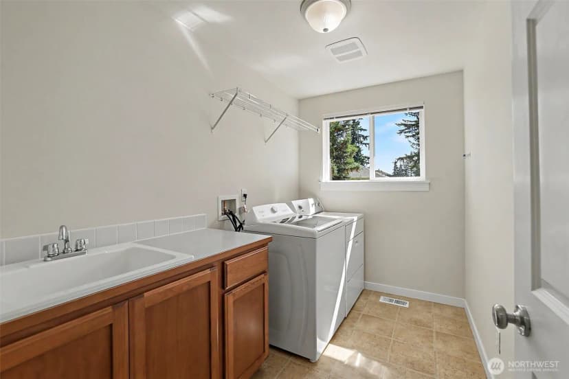 Property photo for 2021 Ne 25th Place, Renton photo 26
