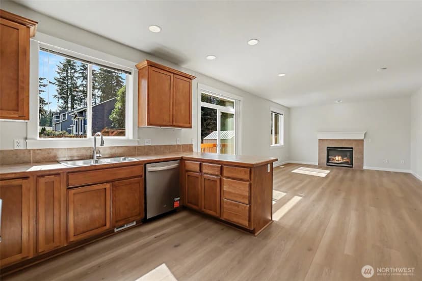 Property photo for 2021 Ne 25th Place, Renton photo 14