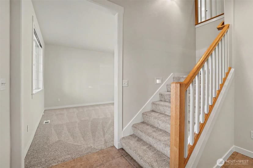 Property photo for 2021 Ne 25th Place, Renton photo 3