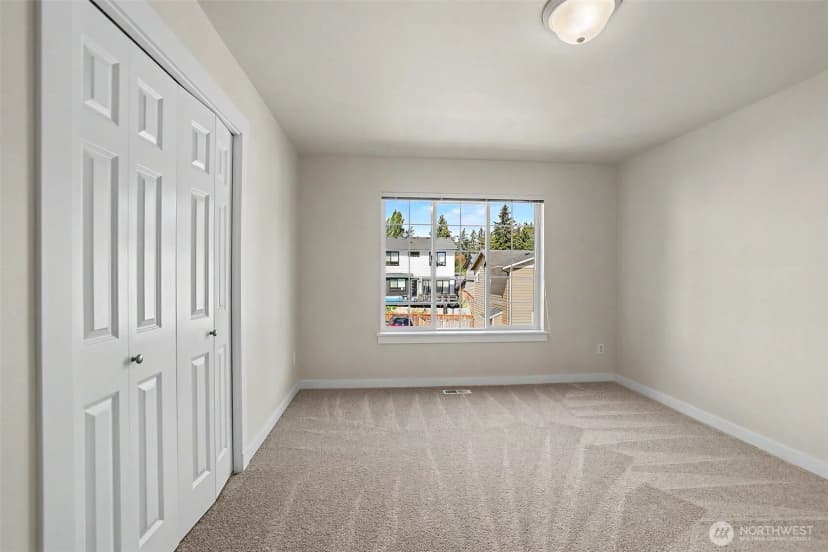 Property photo for 2021 Ne 25th Place, Renton photo 32