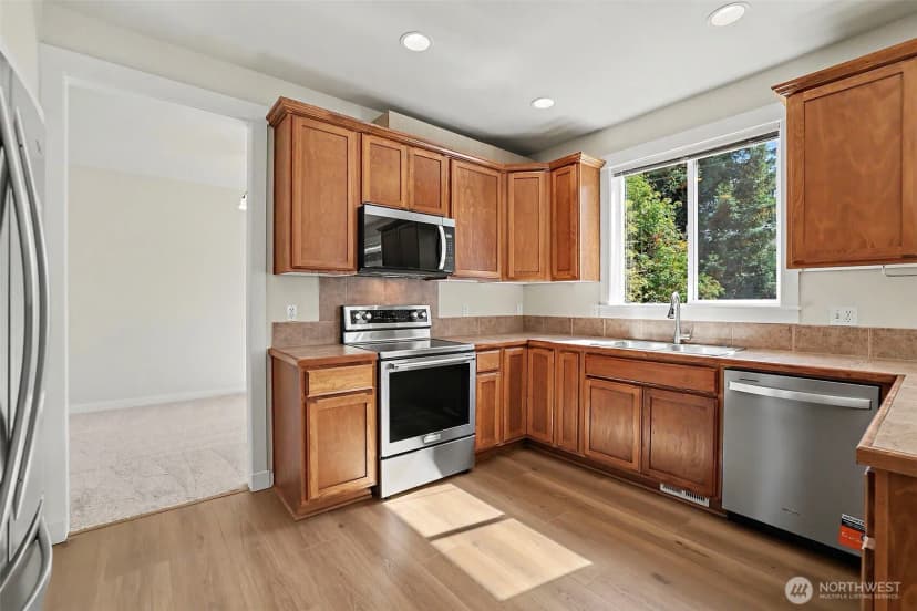 Property photo for 2021 Ne 25th Place, Renton photo 10