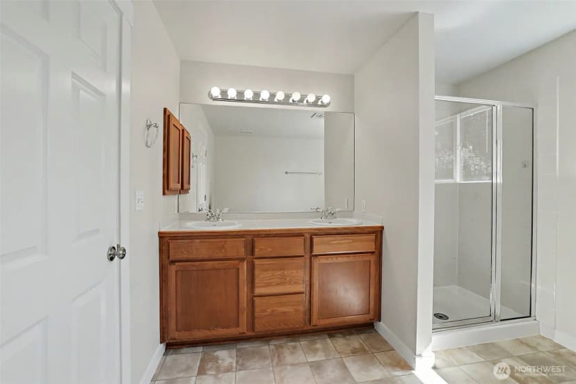 Property photo for 2021 Ne 25th Place, Renton photo 24