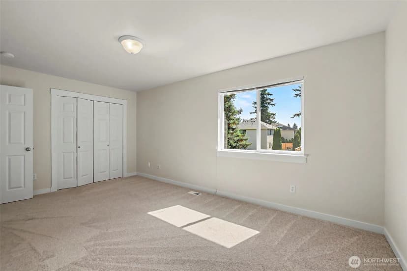 Property photo for 2021 Ne 25th Place, Renton photo 28