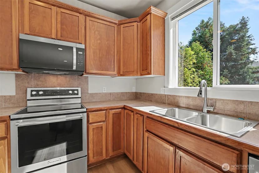 Property photo for 2021 Ne 25th Place, Renton photo 13