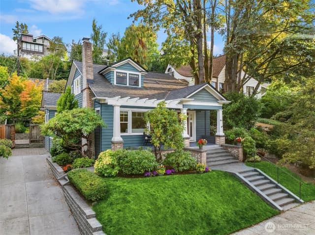 Property photo for 863 E Gwinn Place, Seattle photo 3