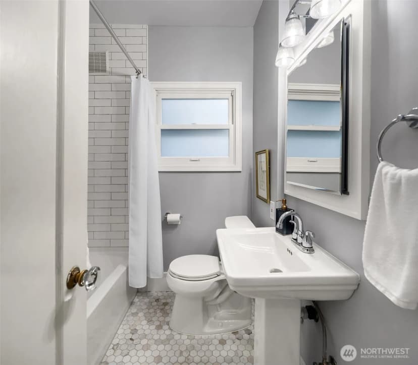 Property photo for 863 E Gwinn Place, Seattle photo 17