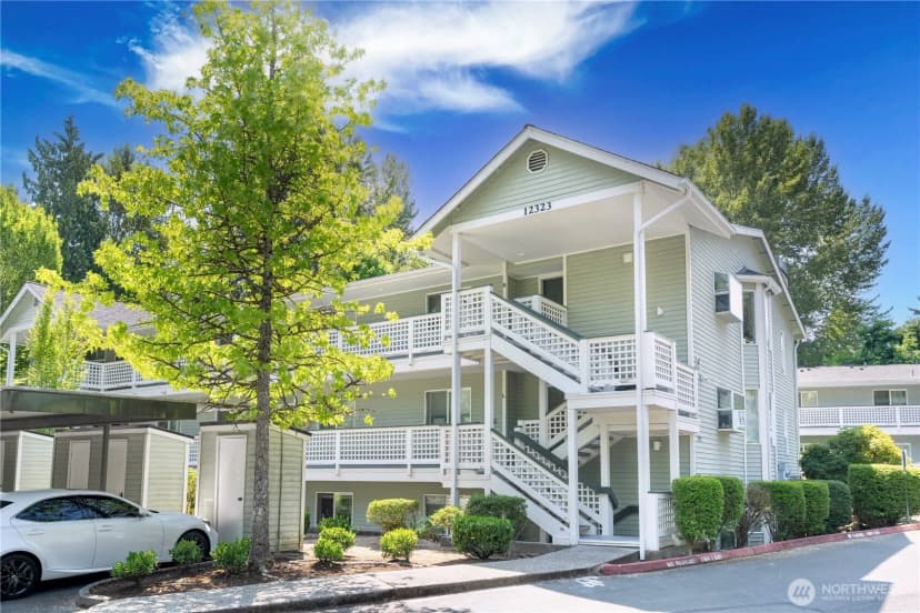 Property photo for 12323 Ne 97th St, Kirkland