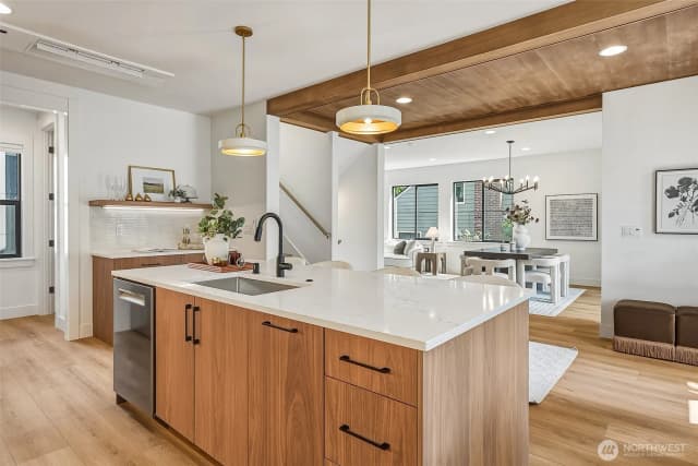 Property photo for 1218 Ne 103rd Street, Seattle photo 5