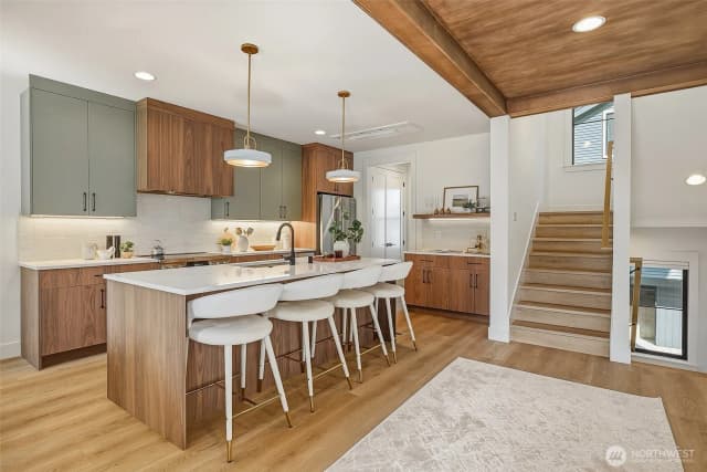 Property photo for 1218 Ne 103rd Street, Seattle photo 2