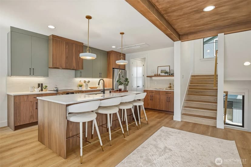 Property photo for 1218 Ne 103rd Street, Seattle photo 2