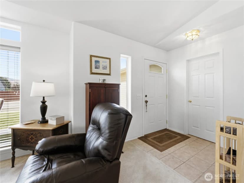 Property photo for 321 S Mary Avenue, East Wenatchee photo 5