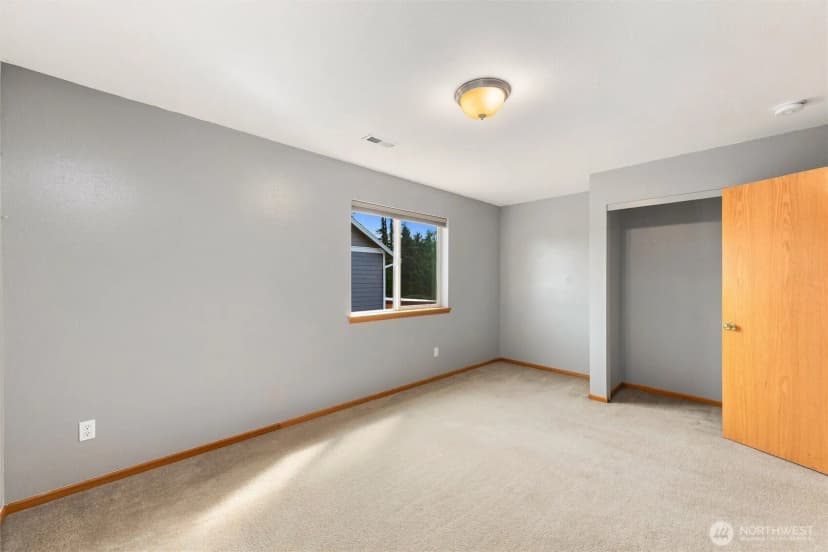 Property photo for 1068 Homestead Drive, Burlington photo 27