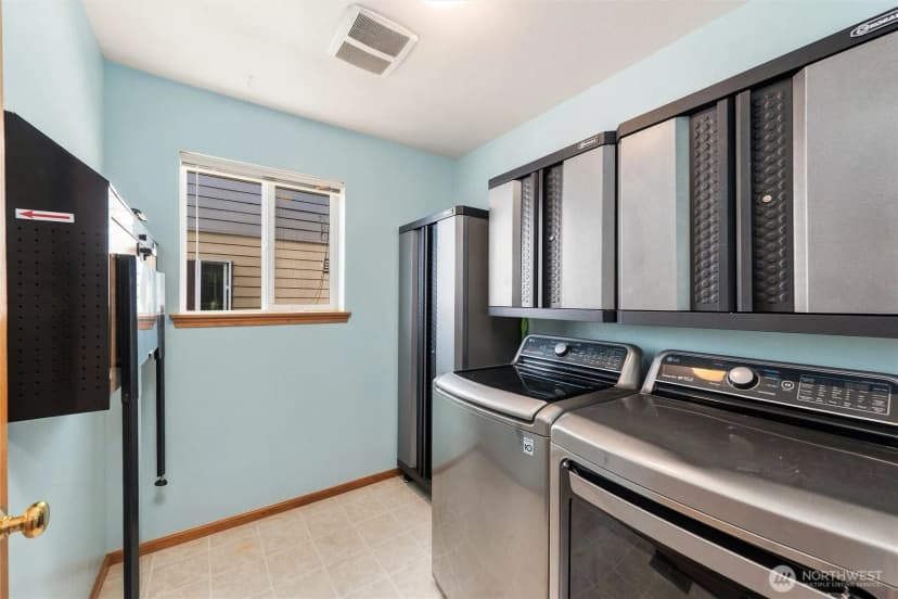 Property photo for 1068 Homestead Drive, Burlington photo 15