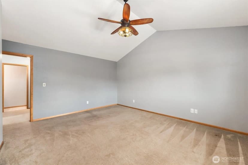 Property photo for 1068 Homestead Drive, Burlington photo 11