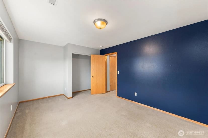Property photo for 1068 Homestead Drive, Burlington photo 28