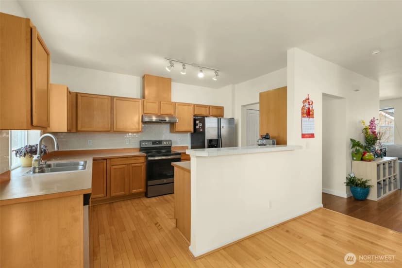 Property photo for 6895 Holly Park Drive S, Seattle photo 7