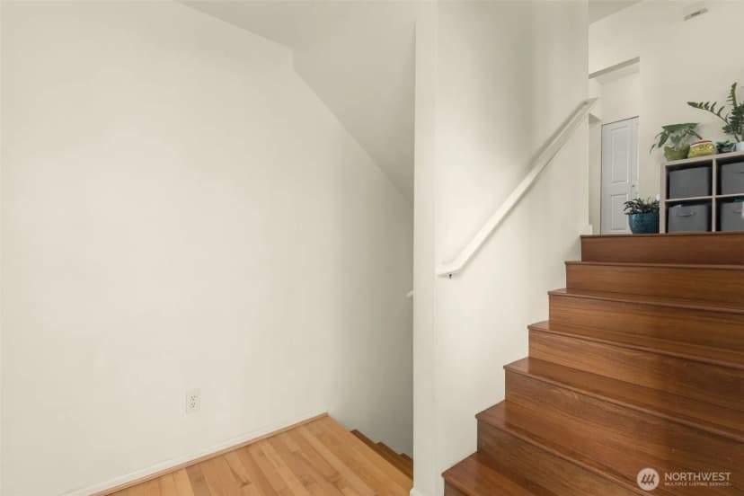 Property photo for 6895 Holly Park Drive S, Seattle photo 3
