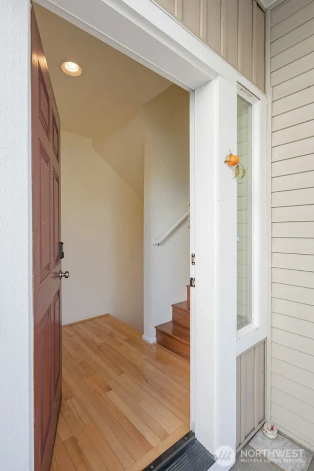 Property photo for 6895 Holly Park Drive S, Seattle photo 2