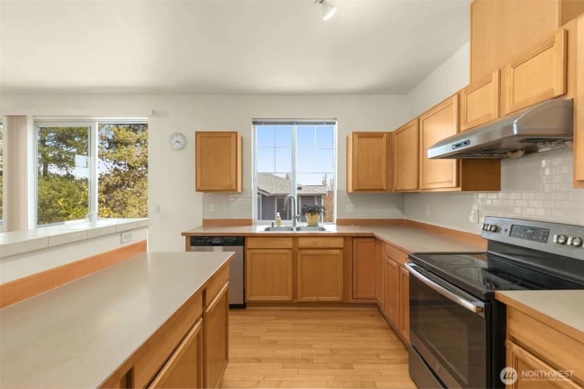 Property photo for 6895 Holly Park Drive S, Seattle photo 10