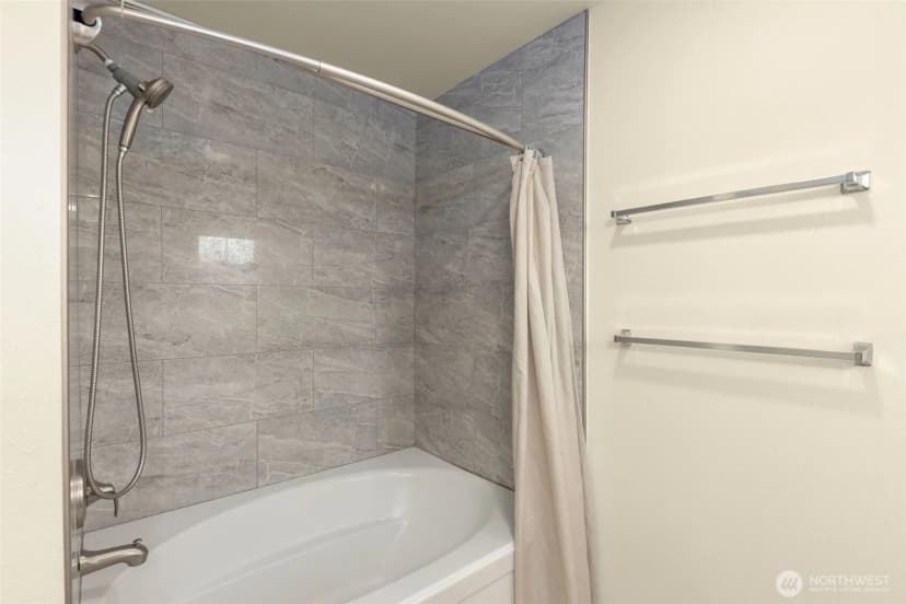 Property photo for 6895 Holly Park Drive S, Seattle photo 18
