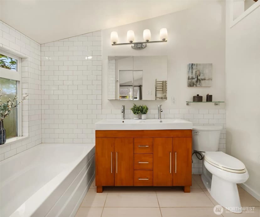Property photo for 6827 28th Avenue Ne, Seattle photo 23