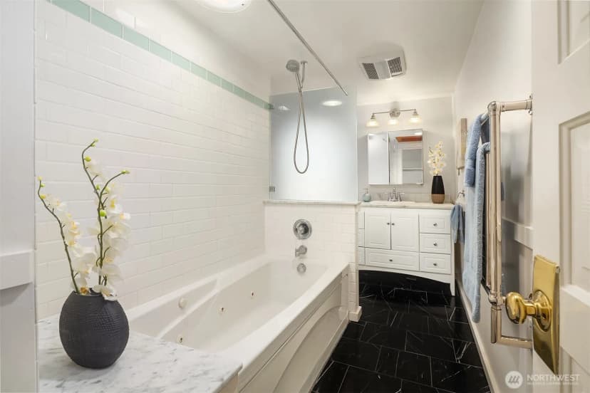 Property photo for 6827 28th Avenue Ne, Seattle photo 19