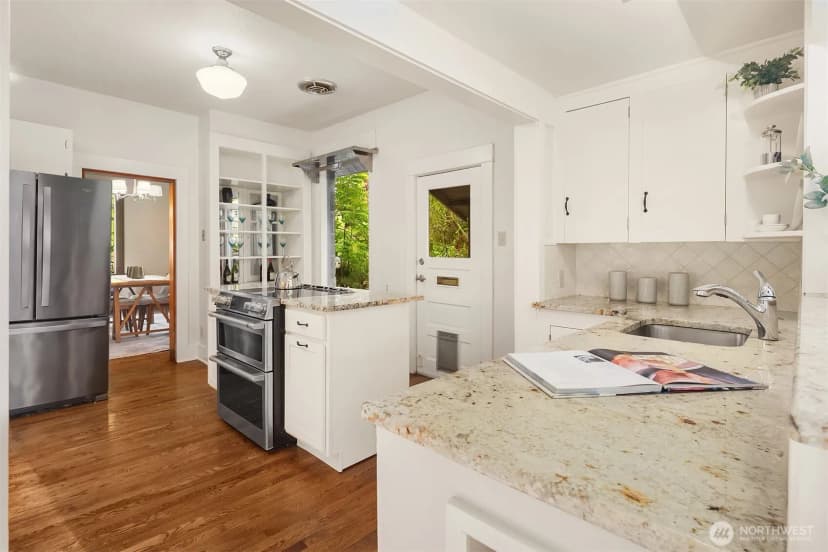 Property photo for 6827 28th Avenue Ne, Seattle photo 11